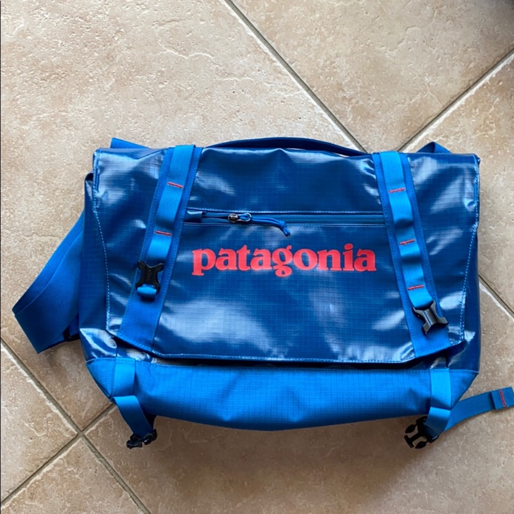 Patagonia laptop messenger bag